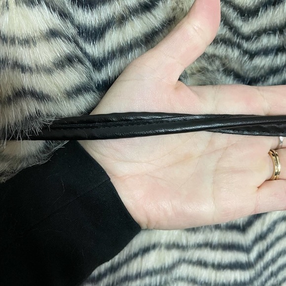 Betsey Johnson Black & White Zebra Stripe Faux Fur Boho Vest With Belt Size S - Picture 6 of 14